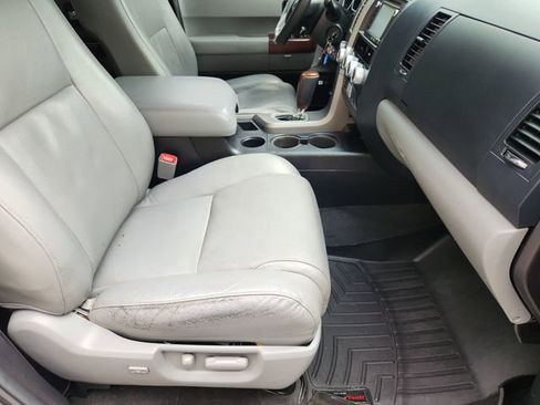Used 2015 Toyota Sequoia Platinum RWD image 28