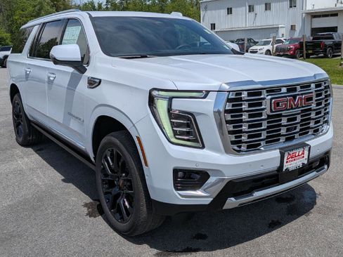 New 2026 GMC Yukon XL Denali w/ Denali Reserve Package AWD/4WD image 3