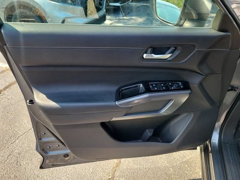 Used 2023 Nissan Pathfinder SL AWD/4WD image 16