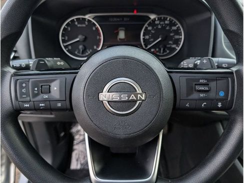 Used 2023 Nissan Rogue SV image 18