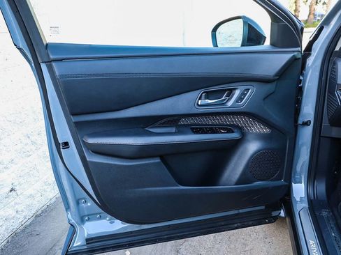 Used 2025 Nissan Ariya AWD image 21