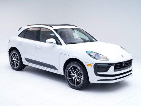 Certified 2026 Porsche Macan AWD/4WD image 7