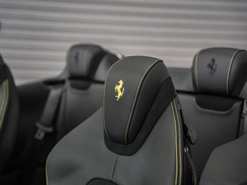 Used 2025 Ferrari Roma Spider RWD image 32