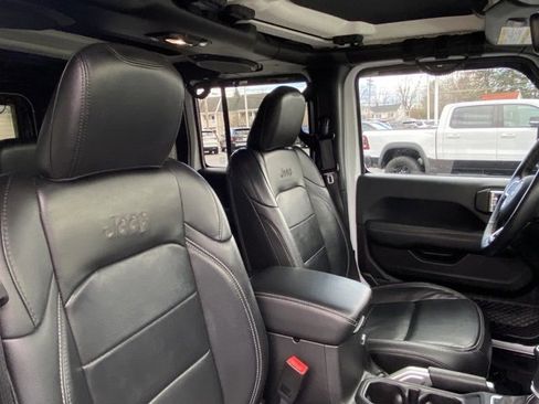 Used 2018 Jeep Wrangler Unlimited Sahara w/ Quick Order Package 24M Moab image 21