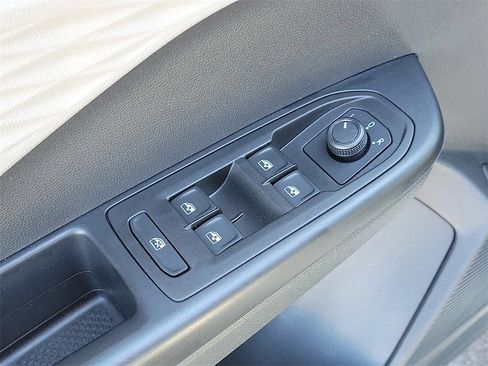 Used 2023 Volkswagen Taos S image 17