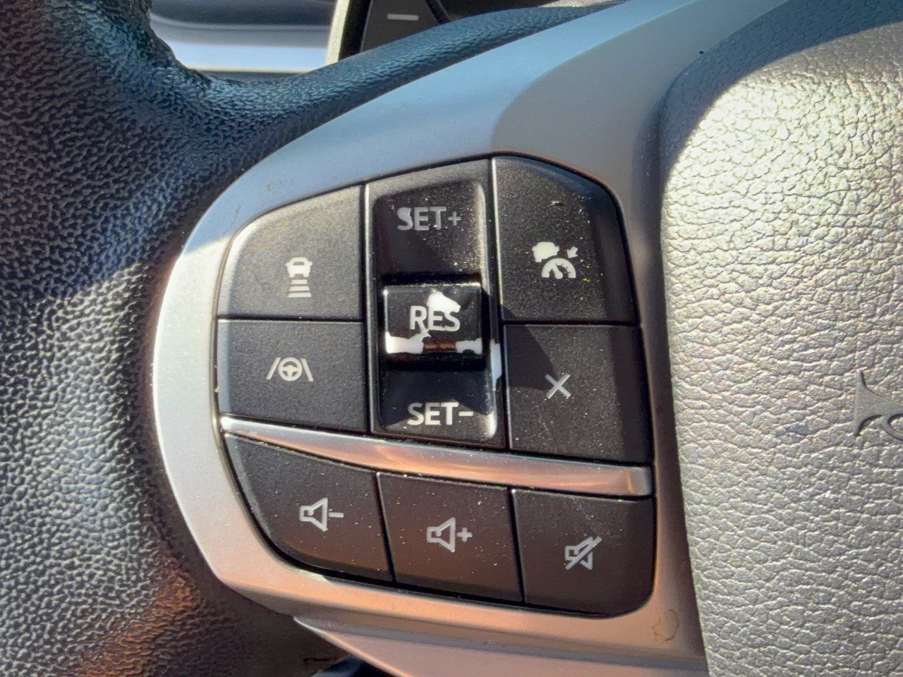 Used 2020 Ford Explorer XLT w/ Equipment Group 202A RWD image 18