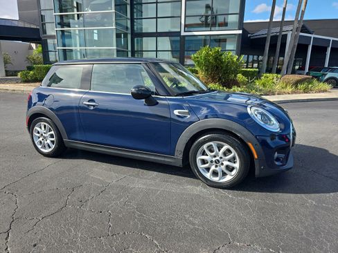 Used 2016 MINI Cooper 2-Door Hardtop image 2