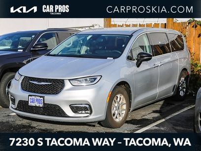 Used 2024 Chrysler Pacifica Touring-L