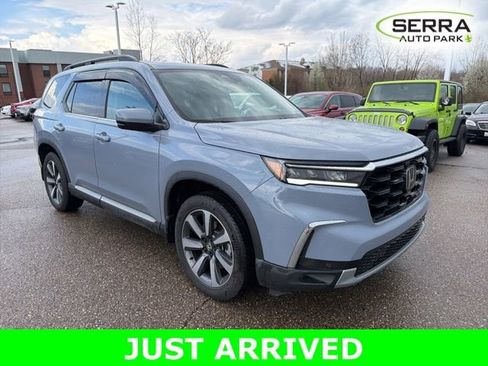 Used 2025 Honda Pilot Touring image 2