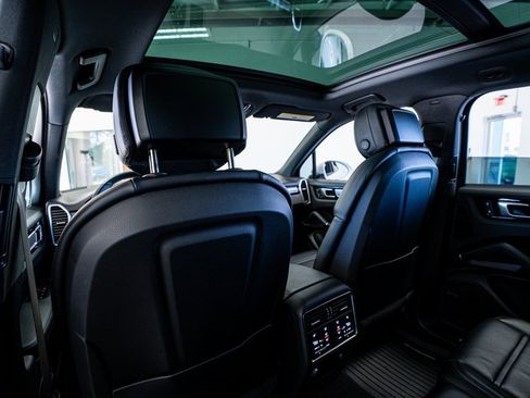 Used 2023 Porsche Cayenne Platinum Edition image 54