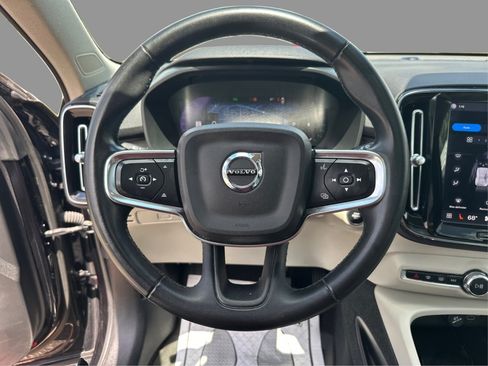 Used 2023 Volvo XC40 B5 Plus AWD/4WD image 18