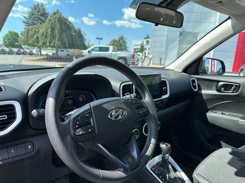 Used 2026 Hyundai Venue SEL FWD image 9