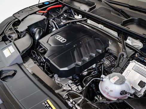 Certified 2025 Audi Q5 2.0T Premium w/ Convenience Plus Package image 36