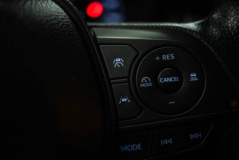 Used 2025 Toyota Corolla LE FWD image 17