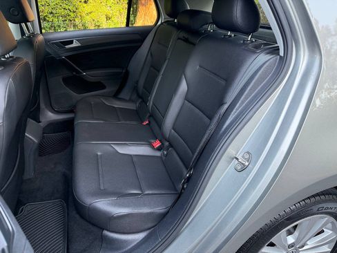 Used 2018 Volkswagen Golf SE FWD image 17