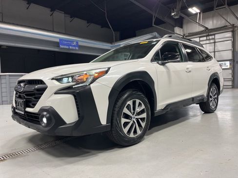 Used 2023 Subaru Outback Premium AWD/4WD image 4