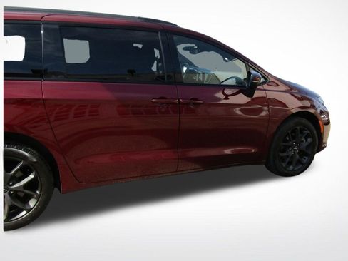 Used 2023 Chrysler Pacifica Touring-L w/ S Appearance Package AWD/4WD image 13