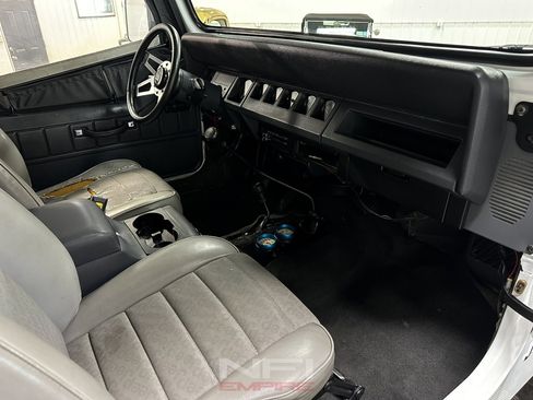 Used 1991 Jeep Wrangler S image 34
