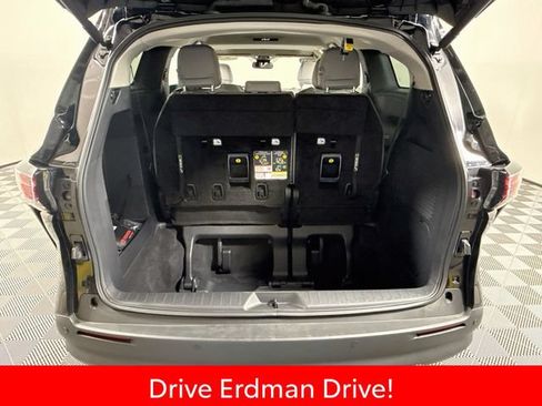 Certified 2025 Toyota Sienna XLE FWD image 34