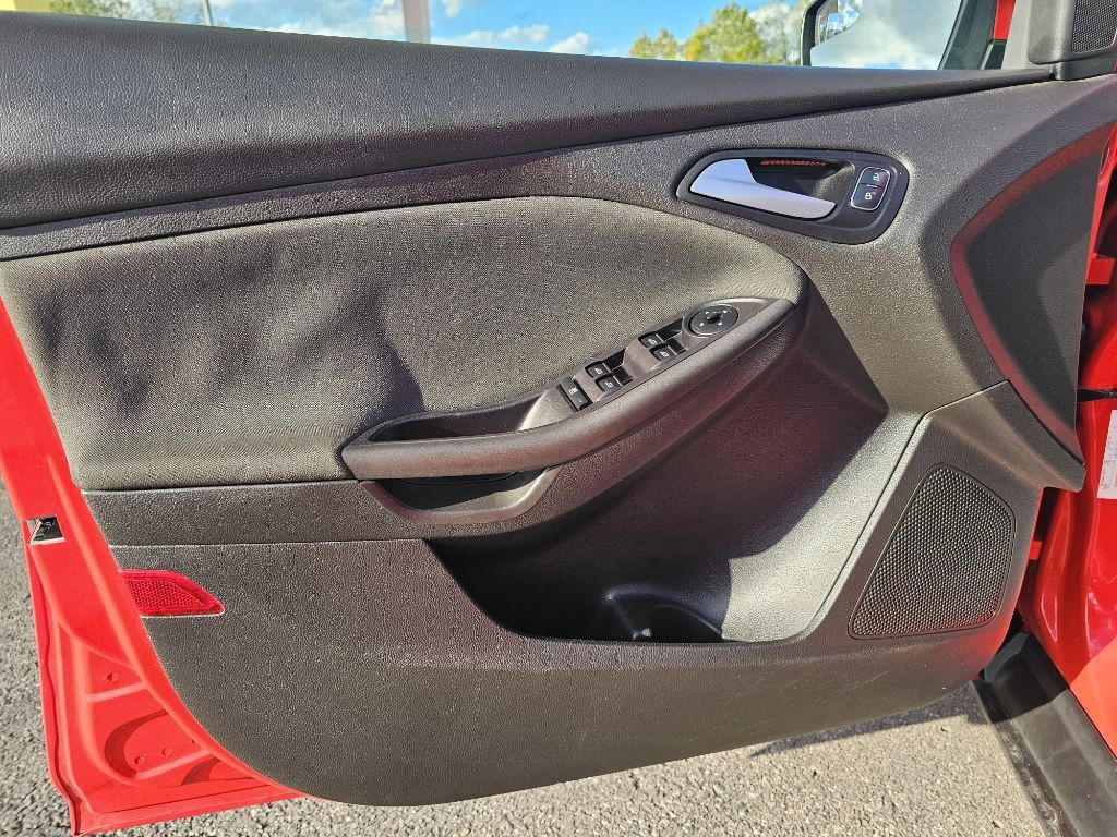 Used 2016 Ford Focus SE w/ Equipment Group 201A FWD image 36