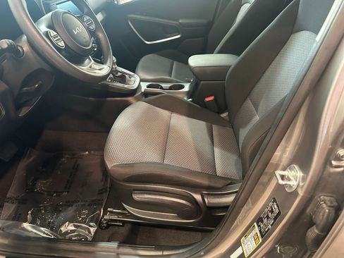 Used 2025 Kia Soul LX w/ LX Technology Package image 23