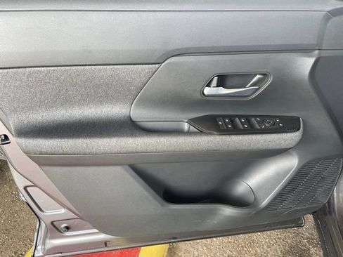 New 2025 Nissan Kicks SV w/ SV Premium Package image 18