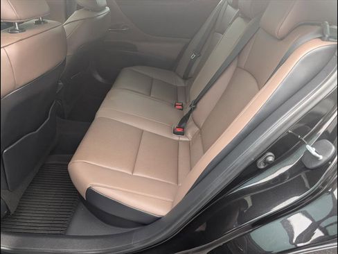 Used 2024 Lexus ES 300h w/ Premium Package image 8