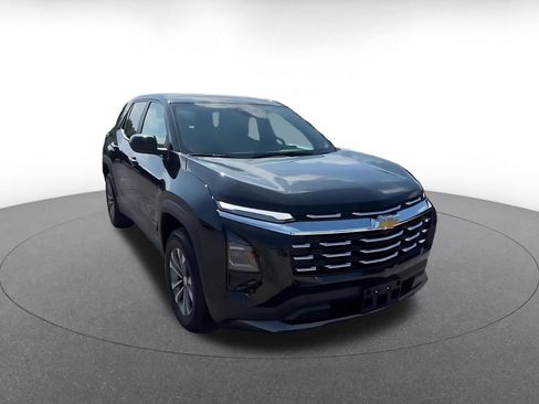 Used 2025 Chevrolet Equinox LT AWD/4WD image 3
