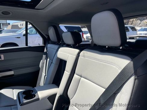 Used 2021 Ford Explorer XLT w/ XLT Sport Appearance Package image 18