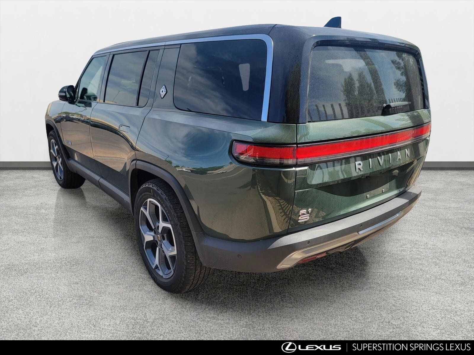 Used 2024 Rivian R1S Adventure Dual AWD/4WD image 3