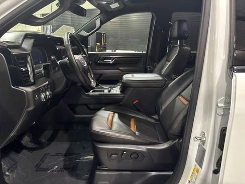 Used 2025 GMC Sierra 2500 AT4 image 11