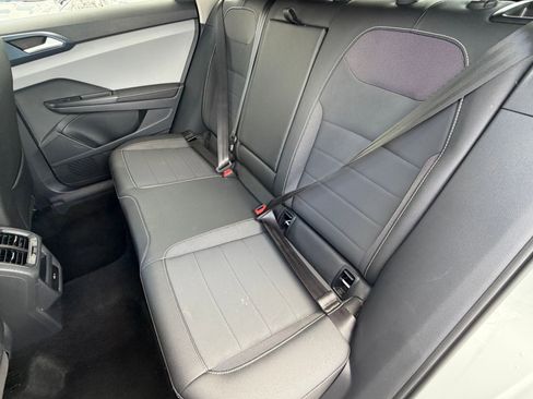 Used 2024 Volkswagen Taos SE FWD image 18