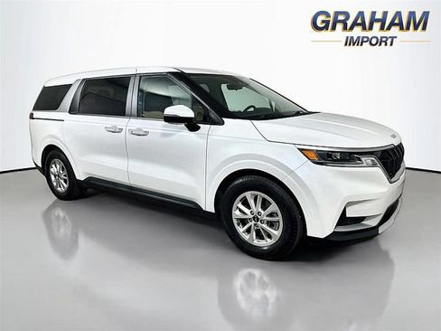 Used 2023 Kia Carnival LX FWD image 1