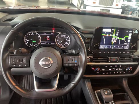 Used 2024 Nissan Pathfinder SL w/ SL Premium Package AWD/4WD image 9