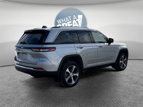 Used 2024 Jeep Grand Cherokee Limited w/ Luxury Tech Group II image 9