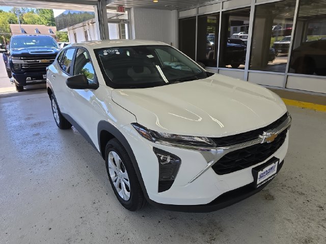 Used 2025 Chevrolet Trax LS FWD image 7