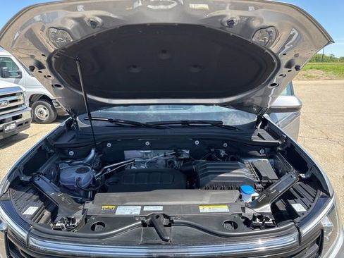 New 2025 Volkswagen Atlas Cross Sport SE image 32