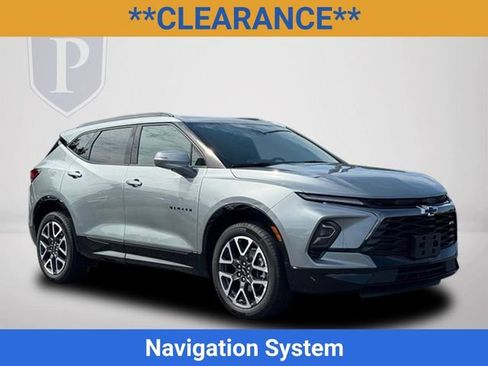 Certified 2025 Chevrolet Blazer RS FWD image 2