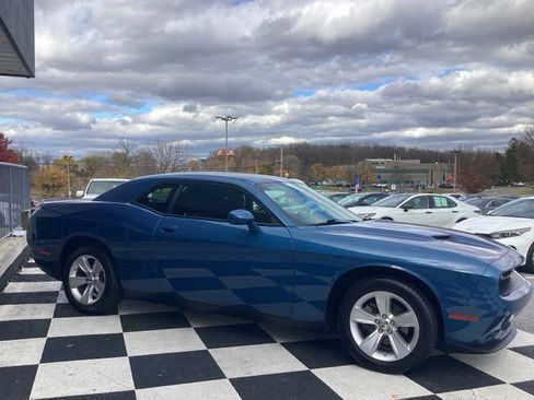 Used 2023 Dodge Challenger SXT image 9