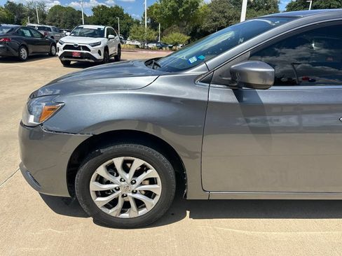Used 2019 Nissan Sentra SV FWD image 2