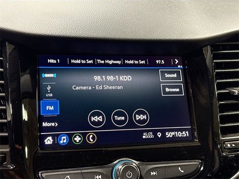 Used 2022 Chevrolet Trax LT w/ LT Convenience Package image 16