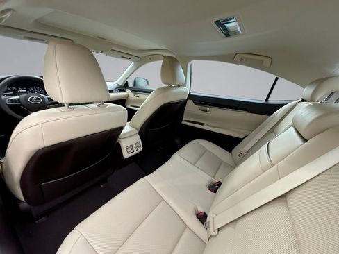Used 2016 Lexus ES 350 w/ Accessory Package FWD image 32