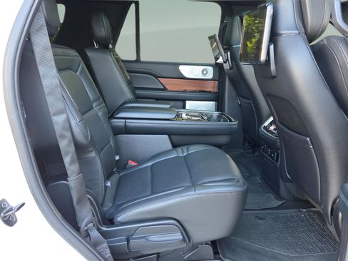 Used 2019 Lincoln Navigator Reserve AWD/4WD image 14