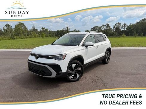 Used 2025 Volkswagen Taos SE AWD/4WD image 1