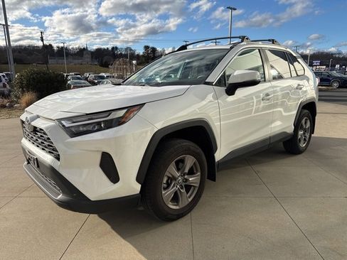 Used 2024 Toyota RAV4 XLE image 3