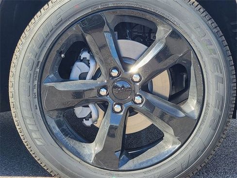 New 2025 Jeep Grand Cherokee Altitude image 17