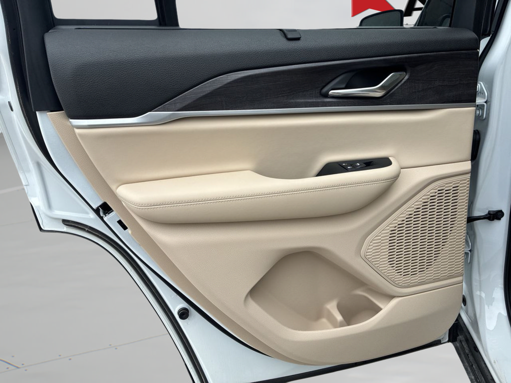 New 2025 Jeep Grand Cherokee Limited RWD image 40