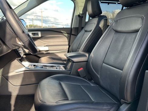 Used 2022 Ford Explorer Limited w/ Equipment Group 301A image 11