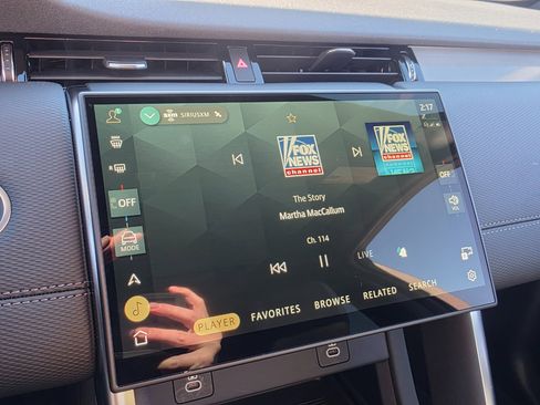 Used 2024 Land Rover Discovery Sport Dynamic SE image 11