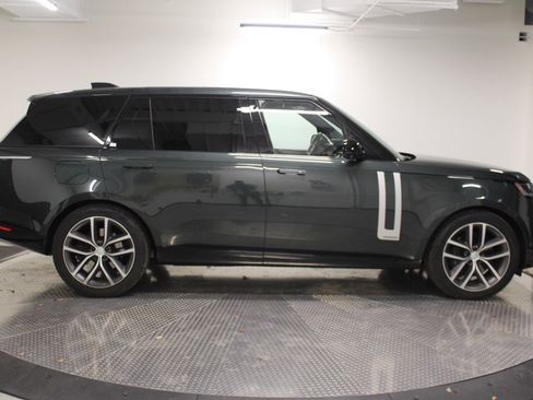 Used 2024 Land Rover Range Rover Long Wheelbase Autobiography image 9